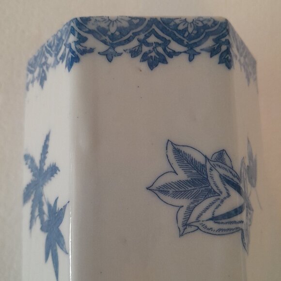 VTG Ceramic Octagonal Blue & White Stem Vase - Picture 6 of 6